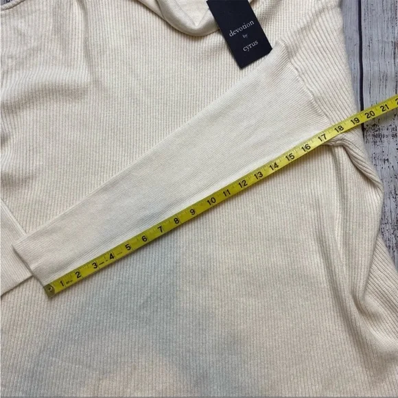 Devotion by Cyrus Cream Cowl Neck Tunic Sweater. Size Large. New With Tags. - Picture 6 of 10